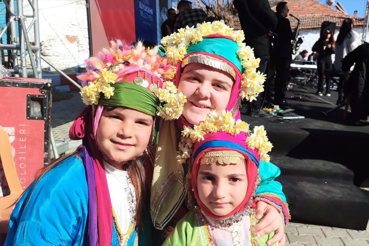 Bayındır'da nergis ve kuru çiçek festivali düzenlendi