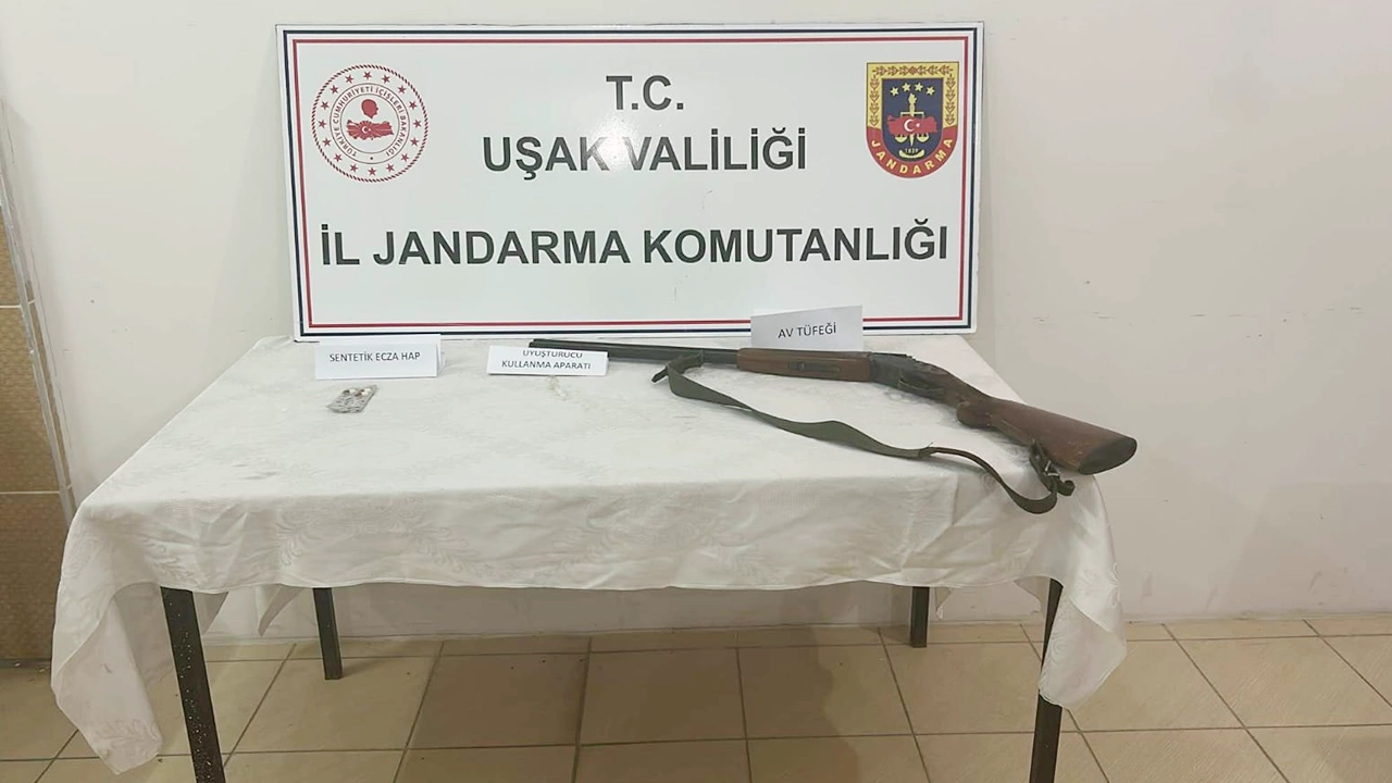 Eşme'de Yol Kontrolünde Uyuşturucu ve Silah Ele Geçirildi