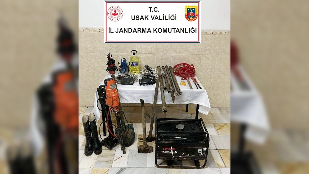 Uşak'ta Ormanlık Alanda Kaçak Kazı Yapan 5 Kişi Yakalandı