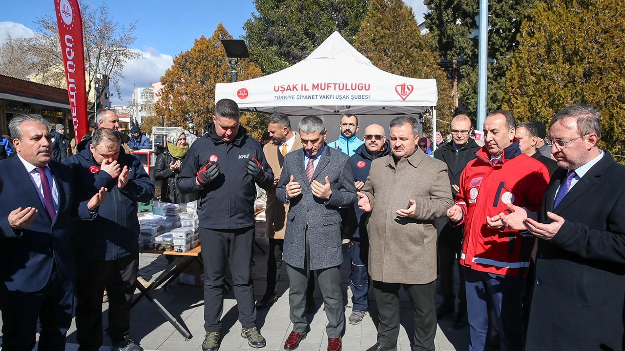 Uşak'ta 6 Şubat'taki Depremlerde Hayatını Kaybedenler Anıldı