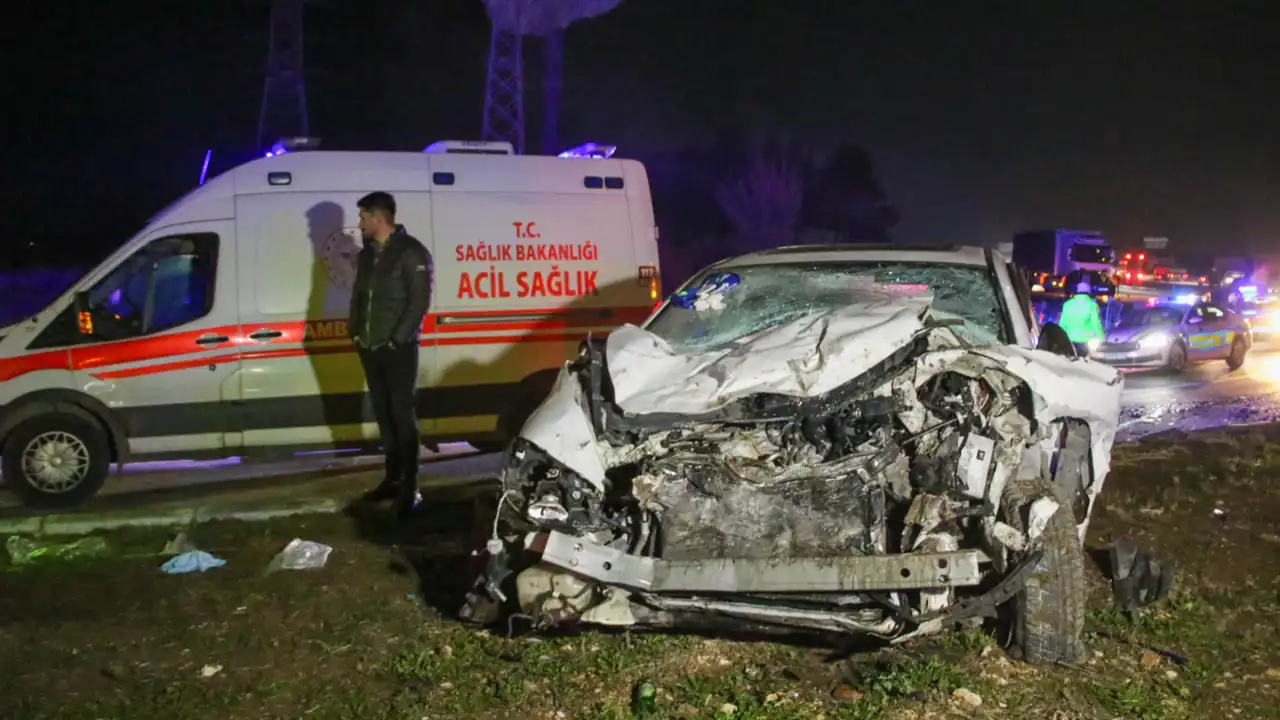 Otomobil ve motosikletin çarpıştı 1 kişi öldü, 1 kişi yaralandı