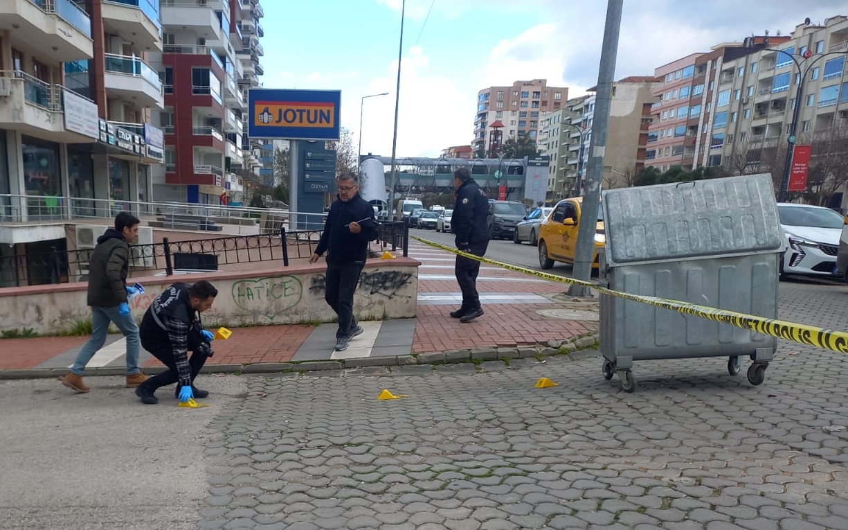 Manisa'da otomobilinin içinde silahlı saldırıya uğrayan kişi yaralandı