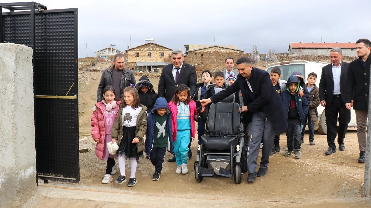 İlkokul öğrencileri engelli arkadaşları için "iyilik hareketi" başlattı