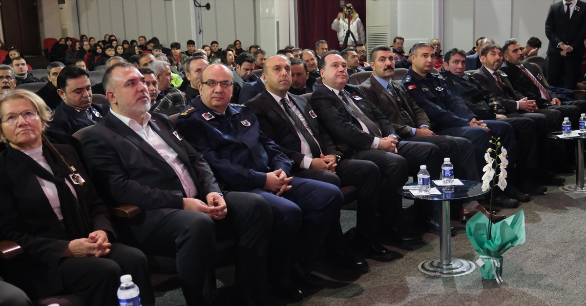 Akhisar'da 6 Şubat depremlerinde yaşamını yitirenler anıldı