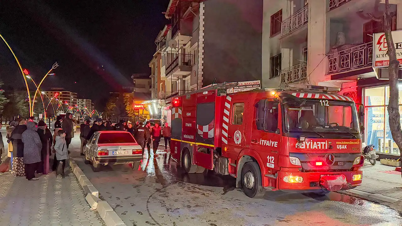 Uşak’ta 4 Katlı Apartmanda Yangın Çıktı