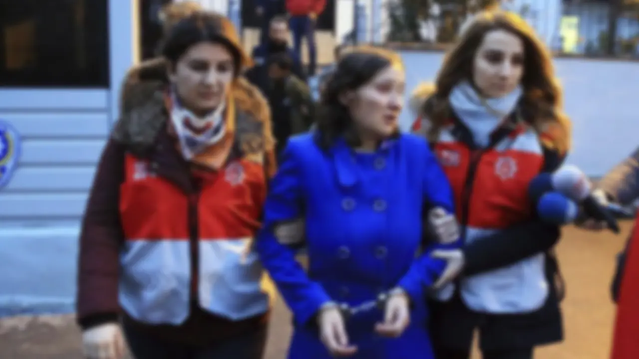Seferihisar'da bebeğini denize atan kadın yakalandı