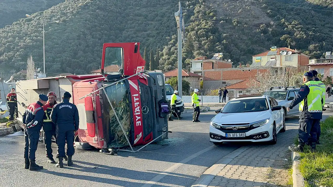 Aydın'da yangına giderken devrilen itfaiye aracındaki 3 personel yaralandı