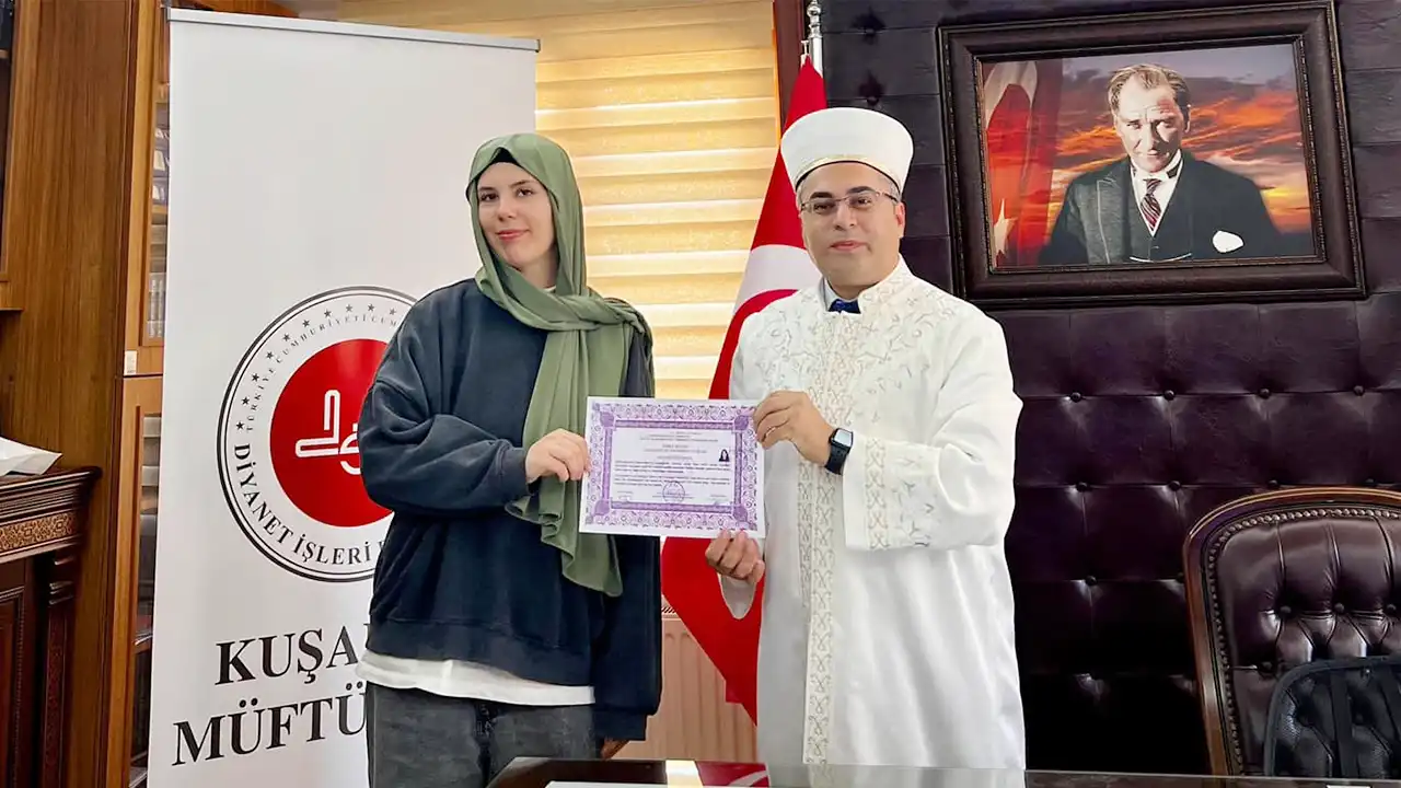 Alman kadın Aydın'da Müslüman oldu