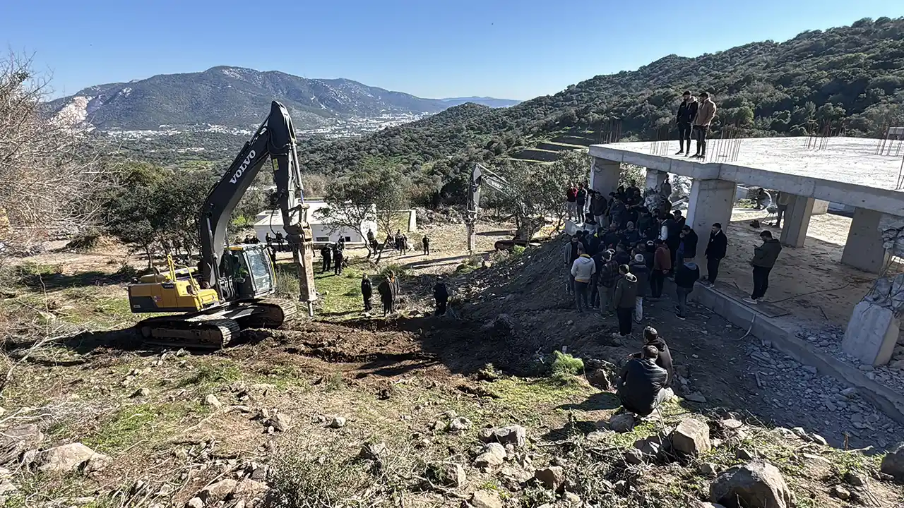 Bodrum'da kaçak yapılar yıkıldı
