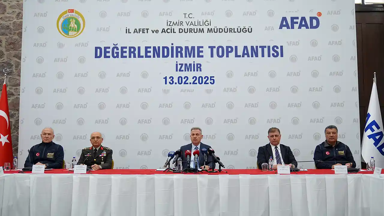 İzmir'de Ege Denizi'ndeki sismik aktiviteye yönelik risk değerlendirme toplantısı yapıldı