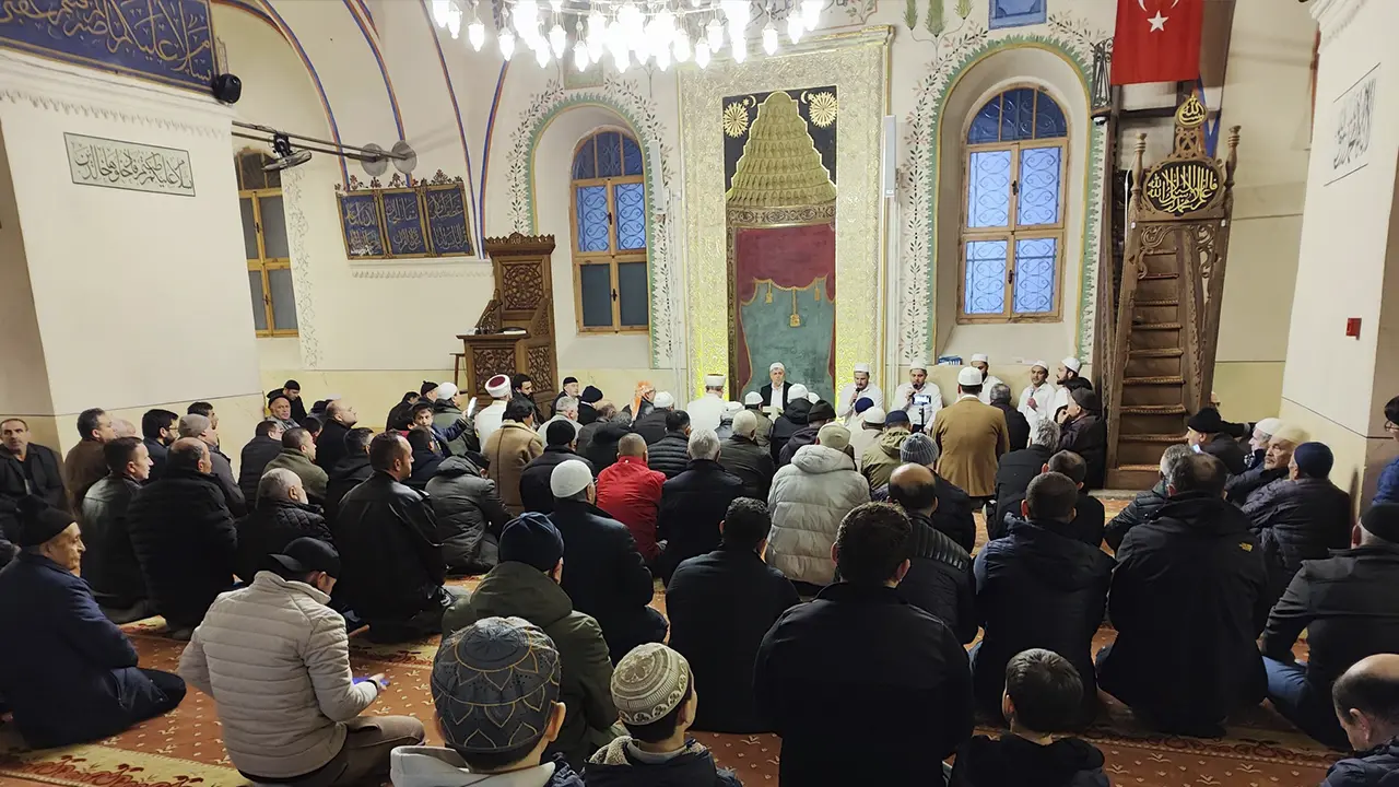 Uşak’ta Berat Kandili Dualarla İdrak Edildi