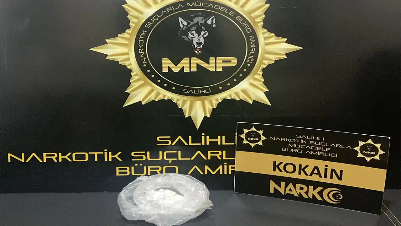 Salihli'de yabancı maddeyle yakalanan 3 şüpheli tutuklandı
