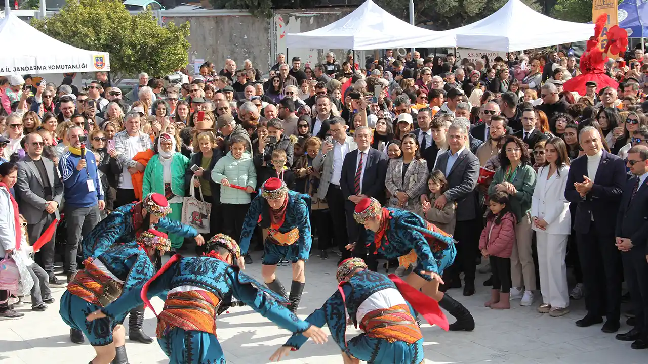 Muğla Valisi Akbıyık, Datça Badem Çiçeği Festivali'ne katıldı