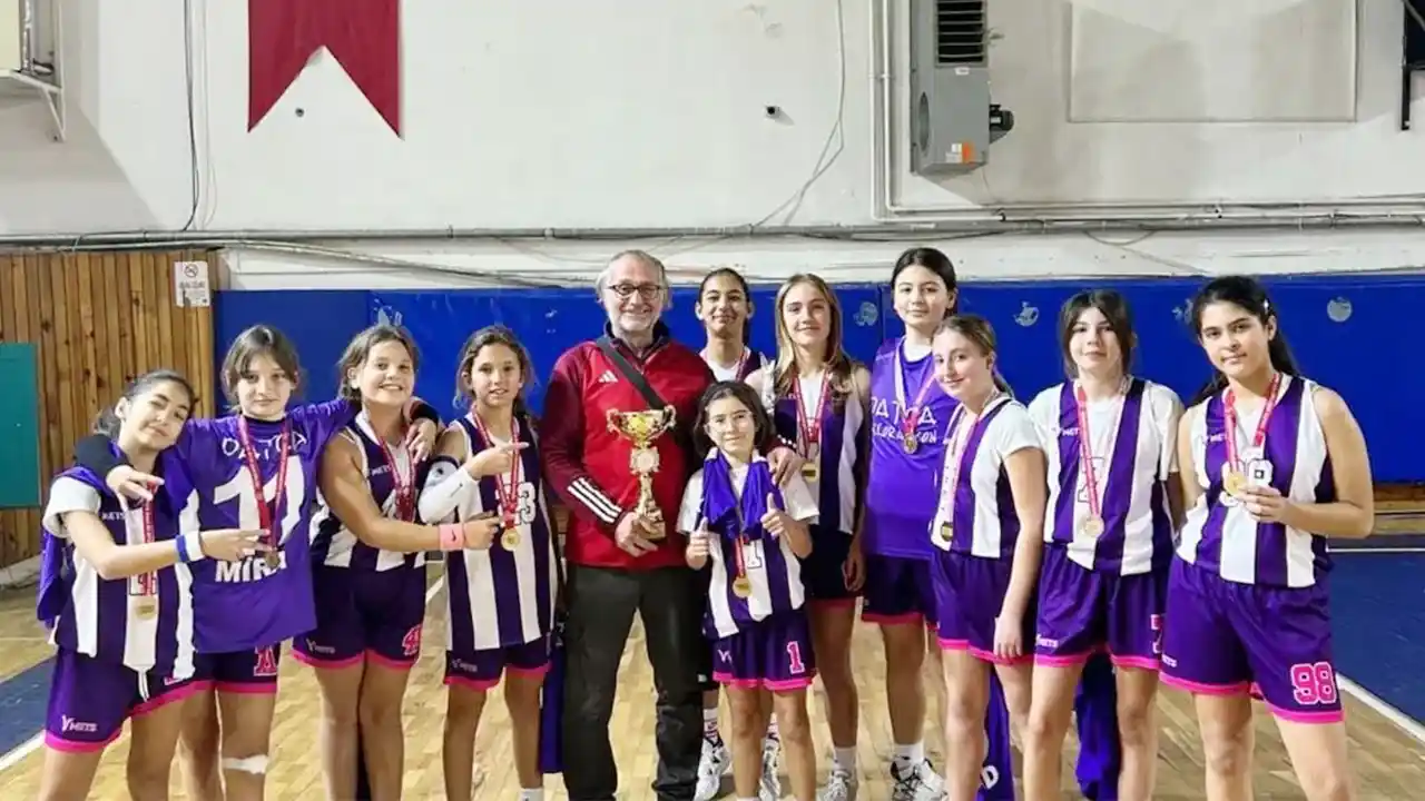 Datça Yılmazlar Ortaokulu Küçük Kız Basketbol Takımı il birincisi oldu