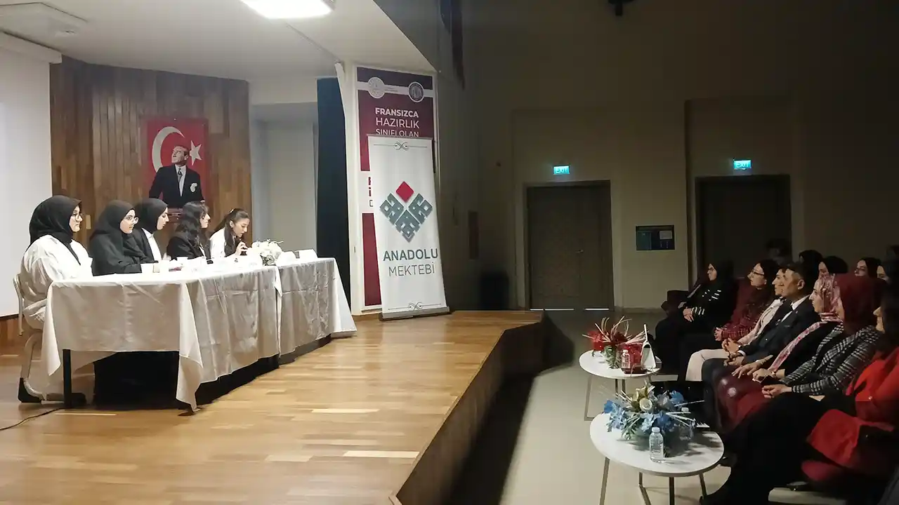 İzmir'de "Anadolu Mektebi Projesi Yazar Okumaları" etkinliği düzenlendi
