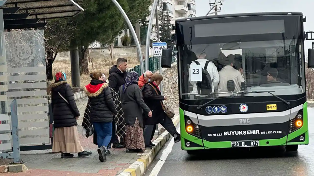 Denizli'den Gelen Halk Otobüsleri Uşaklılara Hizmet Veriyor