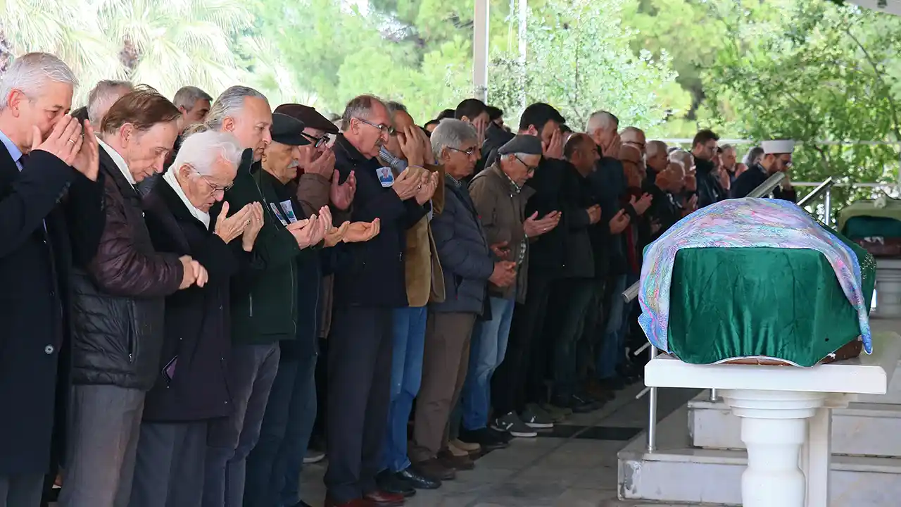 Gazeteci Ömür Olgundemir son yolculuğuna uğurlandı