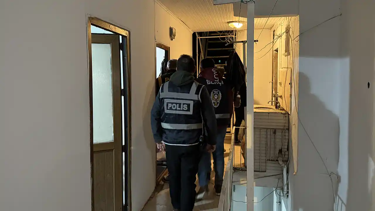 Fethiye'de pansiyonlarda yapılan denetimde 19 düzensiz göçmen yakalandı