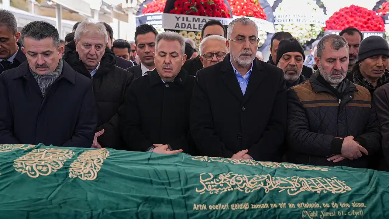Bakan Işıkhan'ın ablası Seyhan Güneş, İzmir'de son yolculuğuna uğurlandı