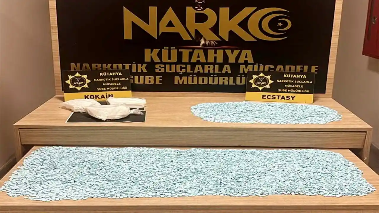 Kütahya'da uyuşturucu operasyonunda yakalanan 2 zanlı tutuklandı