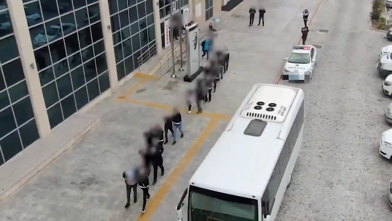 Uşak'ta Zehir Tacirlerine Büyük Darbe "30 Kişi Tutuklandı"