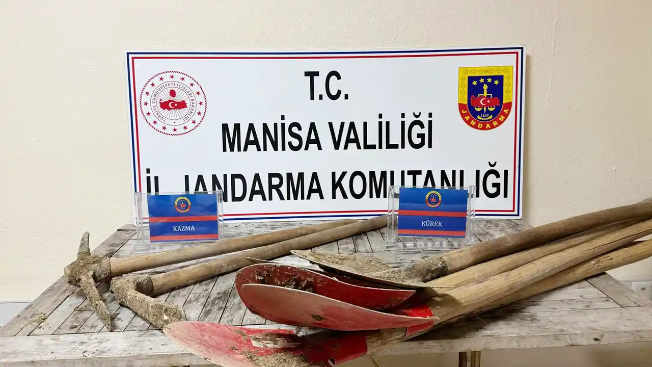Manisa'da kaçak kazı yapan 9 kişi suçüstü yakalandı