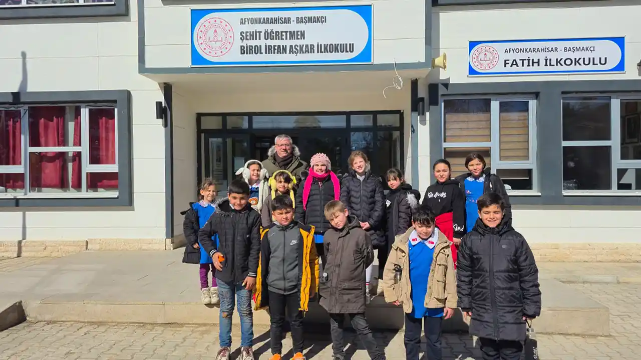 Başmakçı'da öğrencilerden örnek davranış
