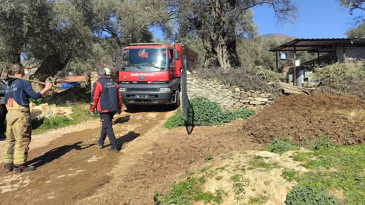 İzmir'de evde çıkan yangında dumandan etkilenen ev sahibi tedavi altına alındı