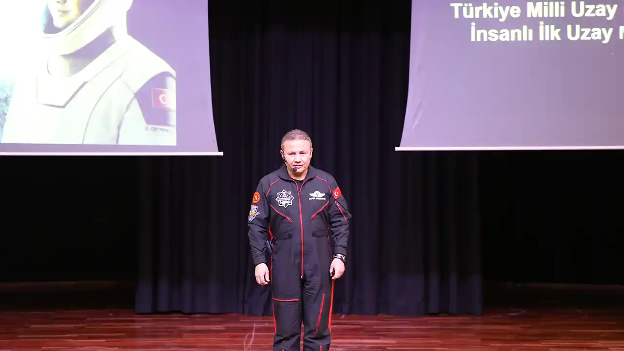 Türkiye'nin ilk astronotu Gezeravcı Denizli'de öğrencilerle buluştu
