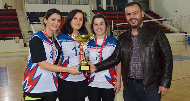 UŞAK GENÇLİK HİZMETLERİ VE SPOR İL MÜDÜRLÜĞÜ, BU YILDA 24 KASIM ÖĞRETMENLER GÜNÜNDE UŞAK’LI ÖĞRETMENLERİ UNUTMADI