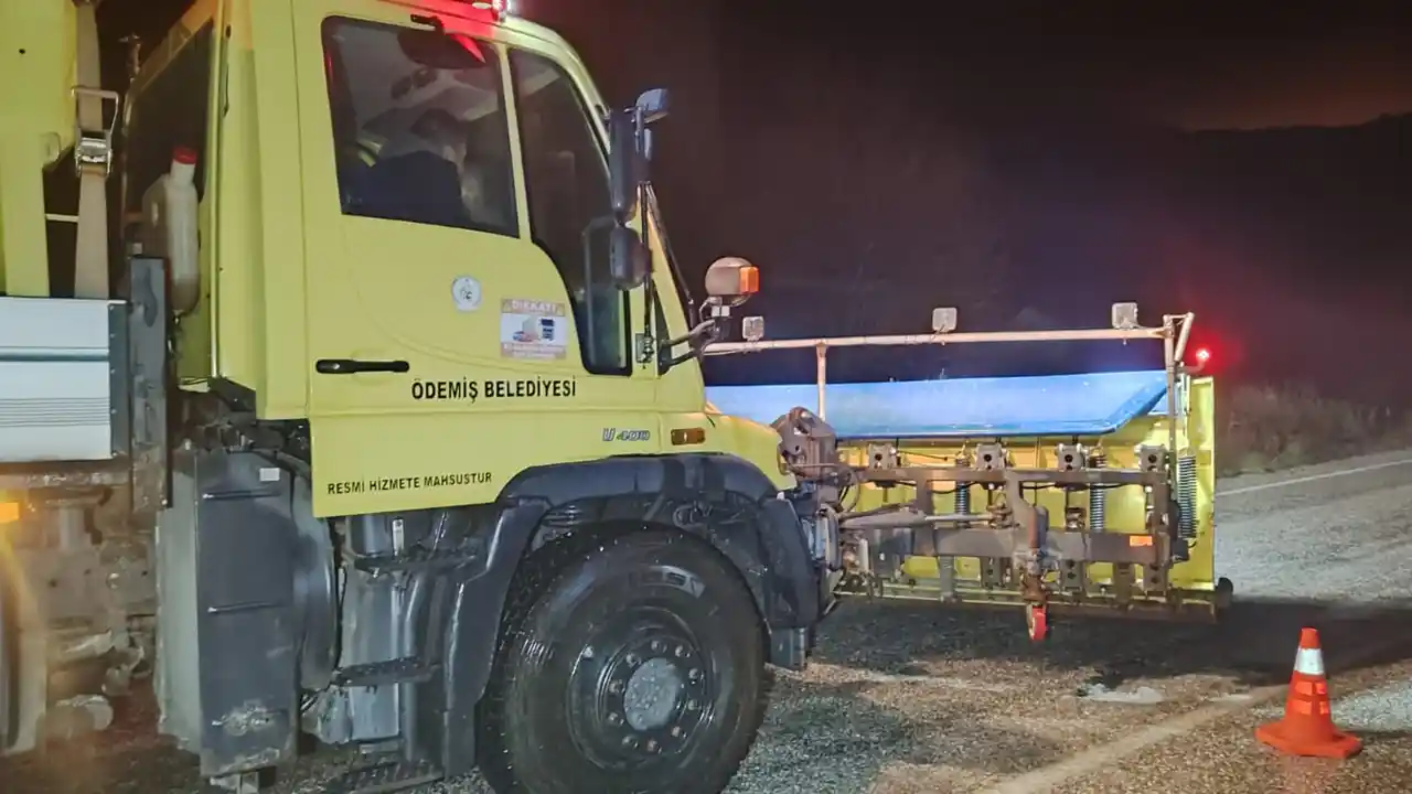 Ödemiş'te kar etkili oldu