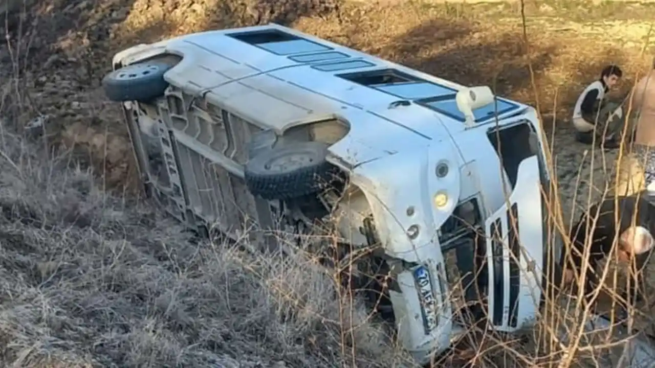 Denizli'de işçi servisinin devrilmesi sonucu 1 işçi hayatını kaybetti