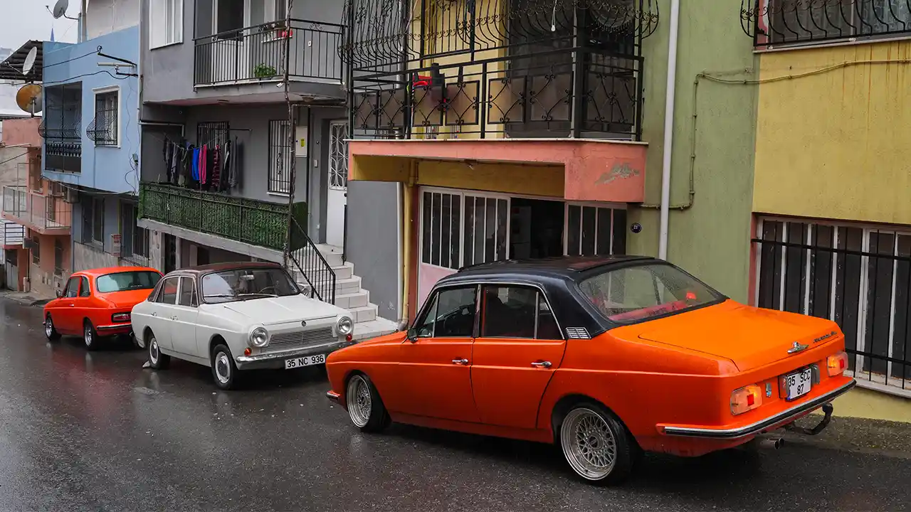 Anadol tutkunları "aileden biri" gördükleri otomobillerine gözü gibi bakıyor