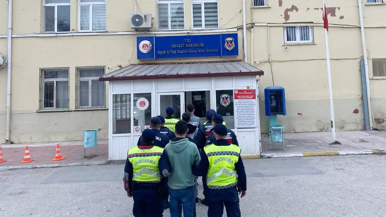 Uşak’ta Traktör Hırsızları Jandarmadan Kaçamadı