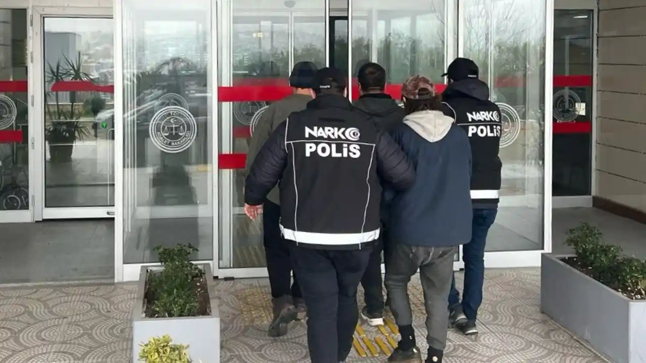 İzmir'de uyuşturucu operasyonlarında 2 kişi tutuklandı