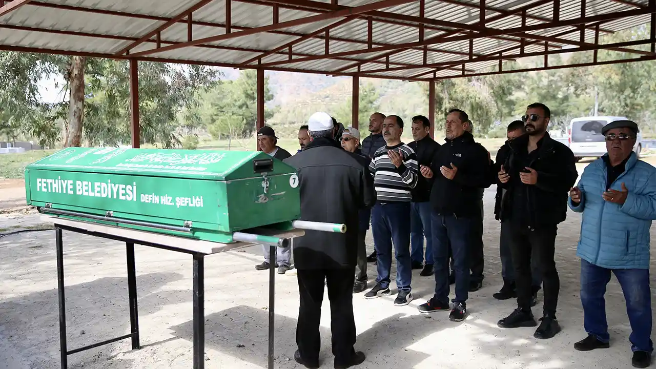 Fethiye'de 19 yıl önce öldürüldüğü anlaşılan kişinin cenazesi defnedildi
