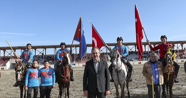 Gençlik ve Spor Bakanı Kasapoğlu, Uşak'ta Açılış Ve Temel Atma Törenlerine Katıldı