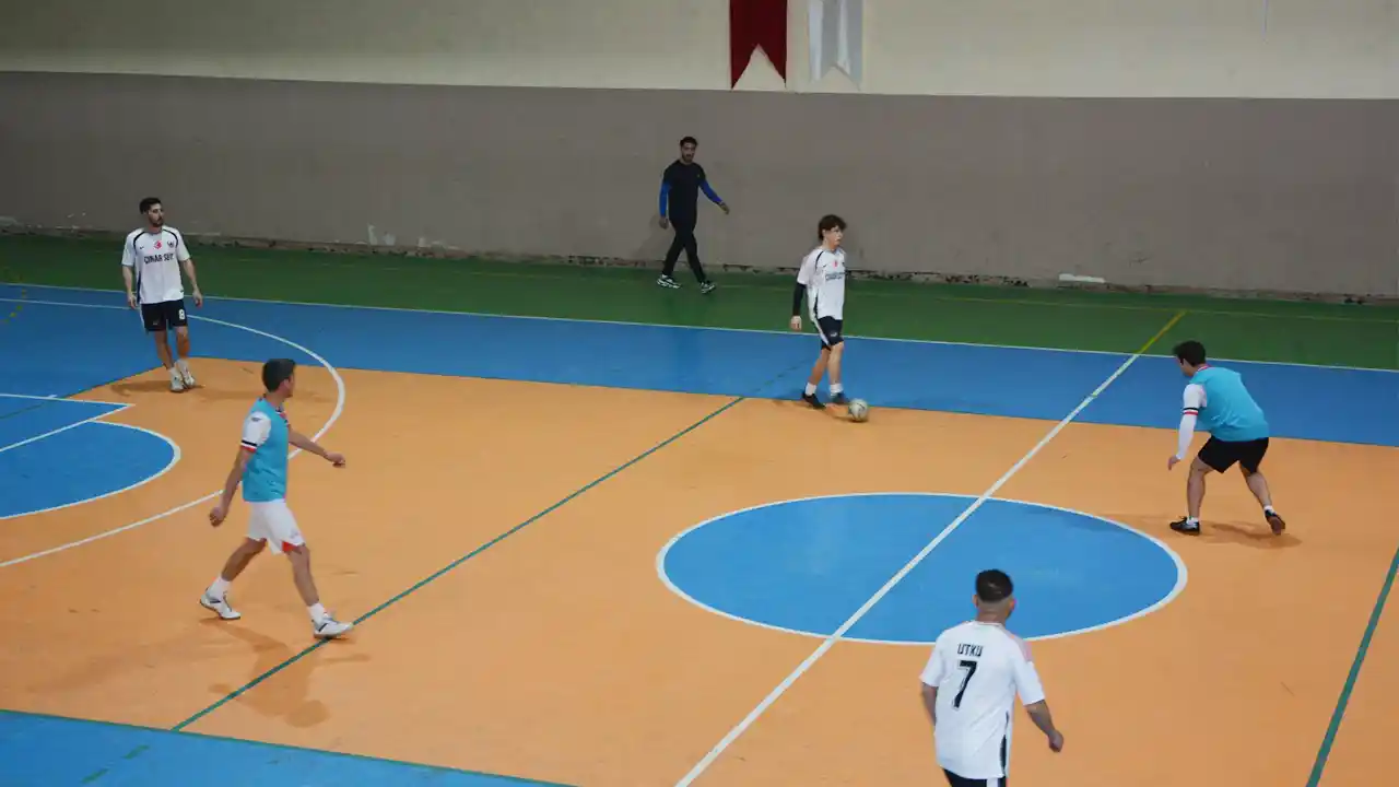 Demirci'de futsal turnuvası başladı