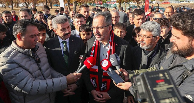 GENÇLİK VE SPOR BAKANI MUHARREM KASAPOĞLUNDAN, UŞAKLILAR’A STADYUM MÜJDESİ