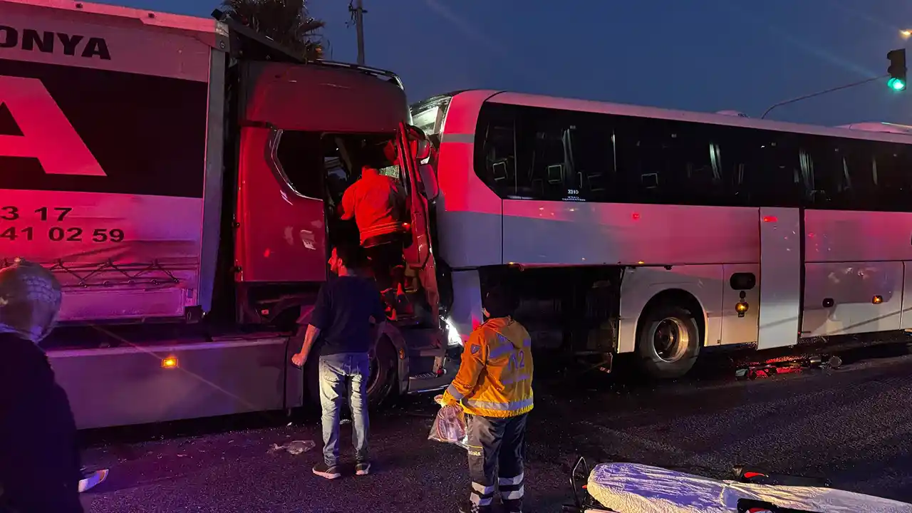 Turgutlu-Uşak Karayolunda Zincirleme Kaza Can Aldı