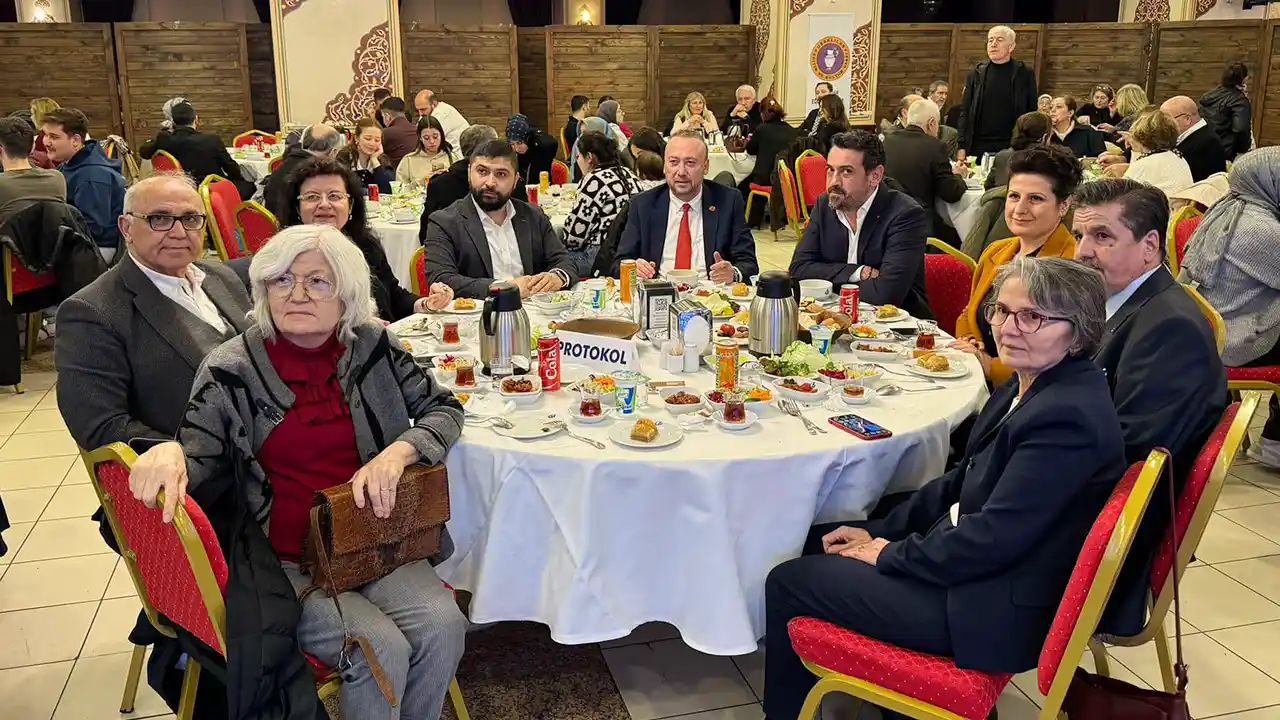 İstanbul'da Yaşayan Uşaklılar İftarda Buluştu