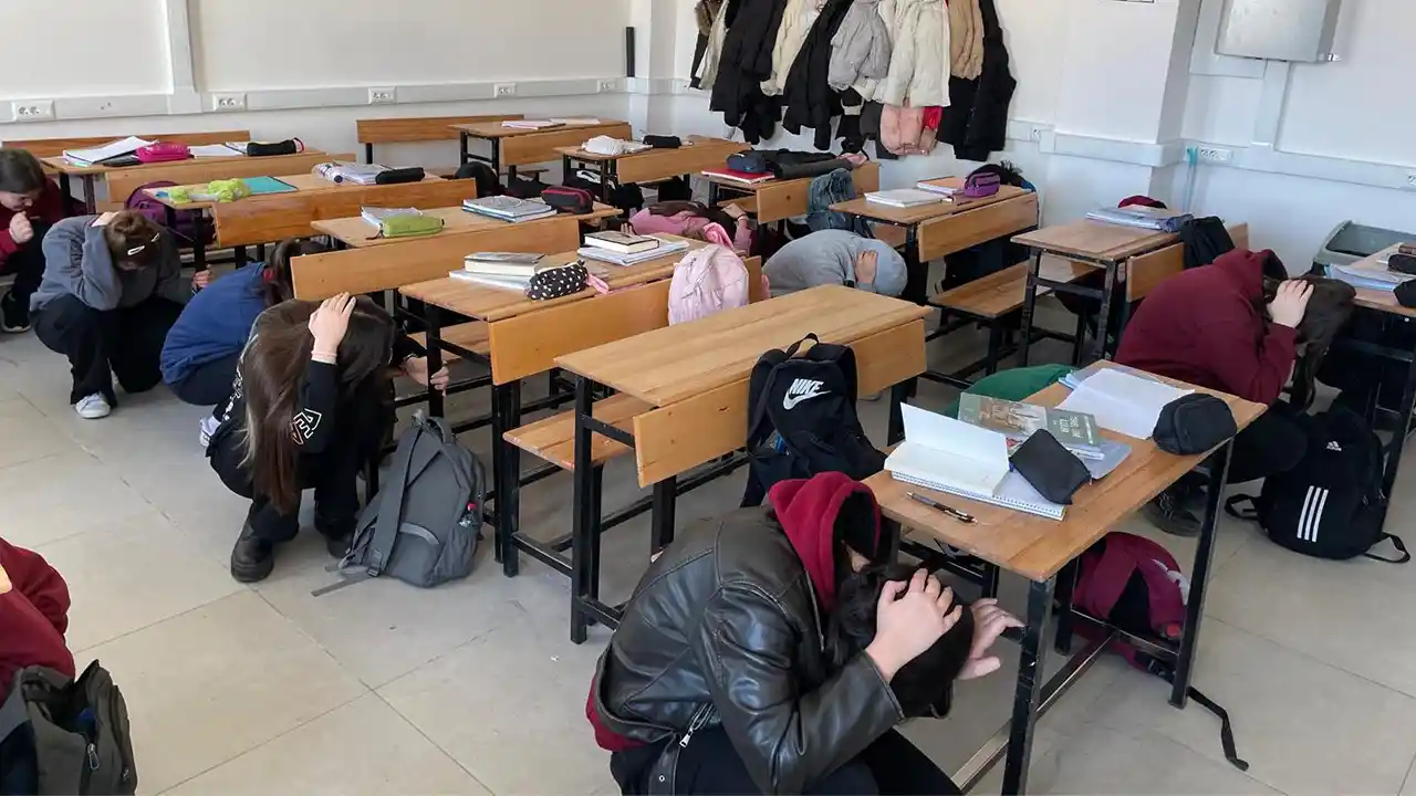 Kütahya'da okullarda deprem tatbikatı düzenlendi