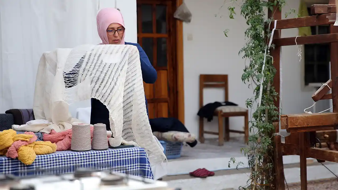 Muğlalı kadın dokuma ustası, ailesinin kuşaklardır sürdüğü geleneği geleceğe taşıyor