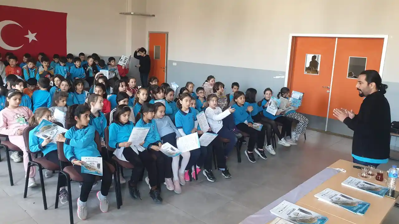 Datça'da ilkokul öğrencileri deniz kaplumbağaları hakkında bilgilendirildi