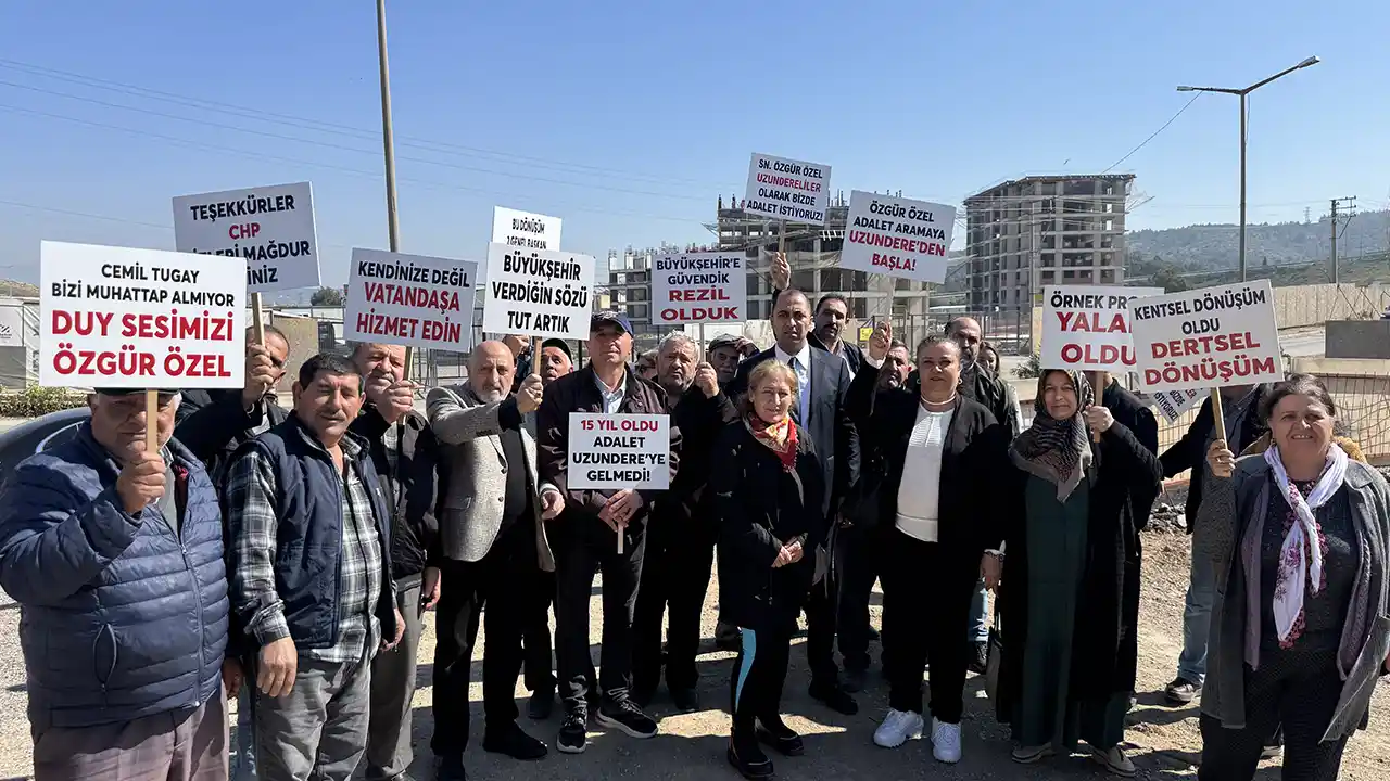 İzmir'de kentsel dönüşüm projesi hak sahipleri eylem yaptı
