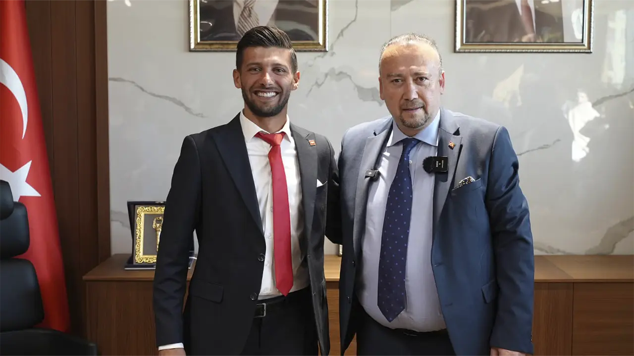 CHP Uşak’ta 500 Kişi Partiden İstifa Etti! "Güç Zehirlenmesi Yaşanıyor!"