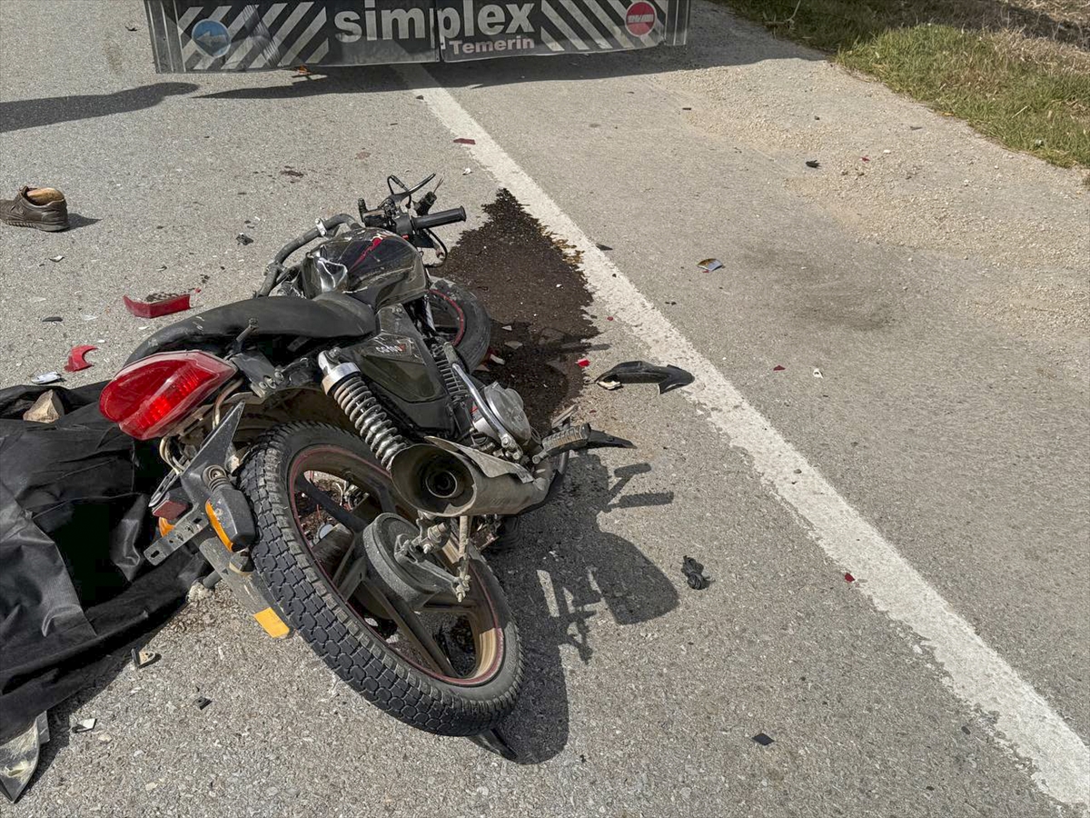 Uşak’ta Motosiklet Kazası: Genç Sürücü Ağır Yaralı