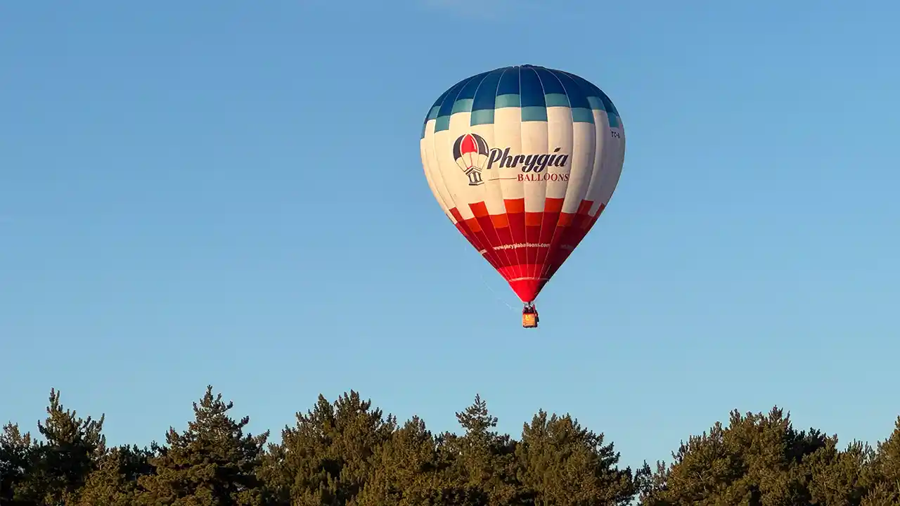 Frigya'da sıcak hava balonu uçuşları artıyor