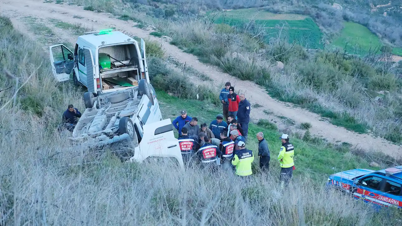 Muğla'da hasta taşıyan minibüsün devrilmesi sonucu 1 kişi öldü, 5 kişi yaralandı
