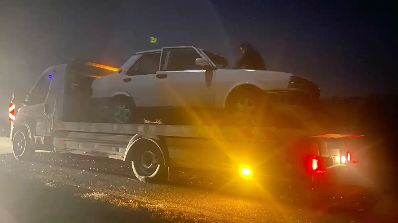Afyonkarahisar'da ata çarpan otomobildeki 4 kişi yaralandı